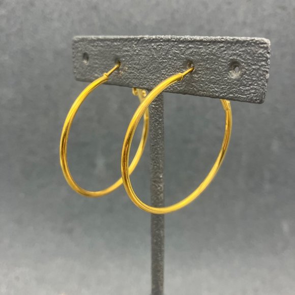 Hoop Pierced Earrings Gold Yellow Latch 1.25 Inch Simple Classic Retro Soft Girl - Picture 1 of 3
